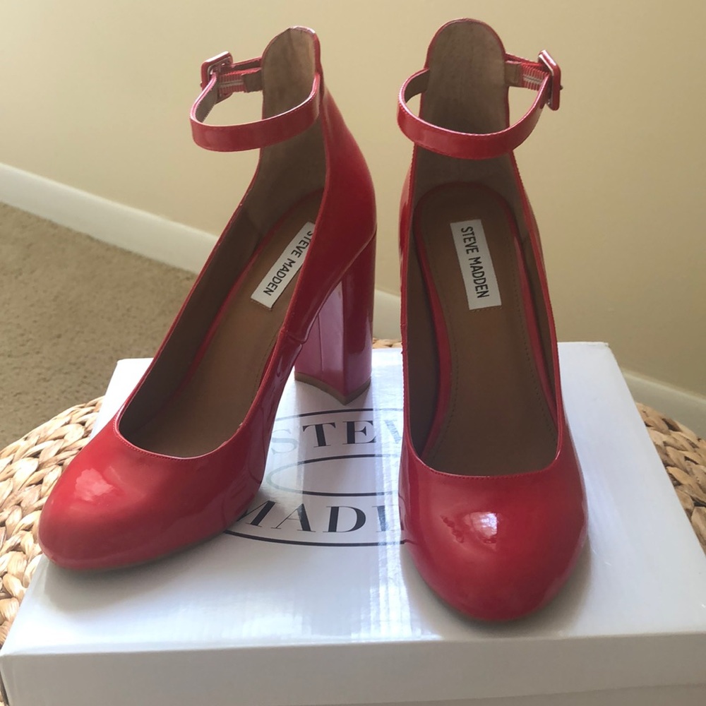 STEVE MADDEN RED SHOES 👠 - Picture 2 of 9